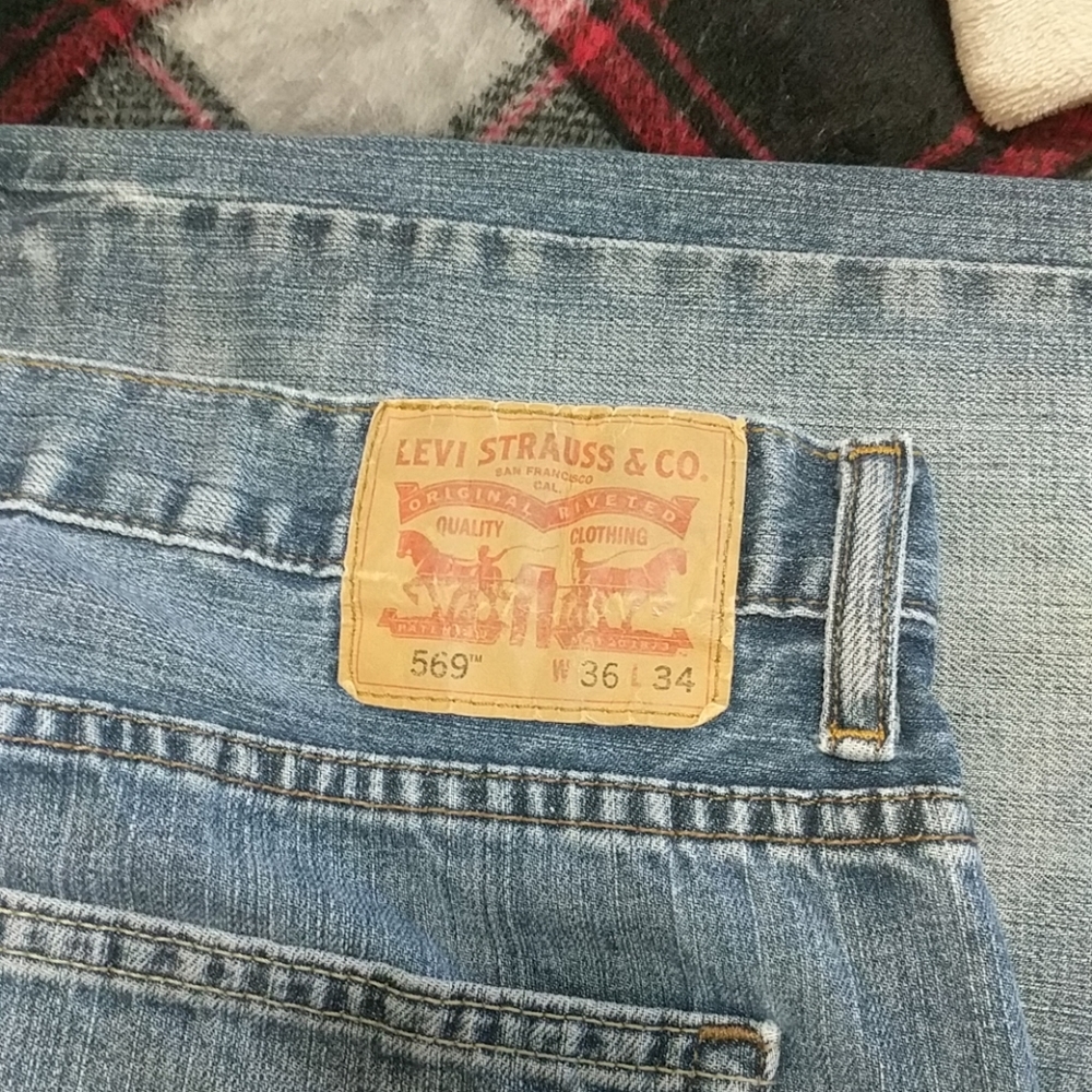 Men's Levi 569 Distressed Jeans
